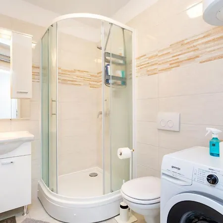Neue In Mit Schonem Balkon Appartamento