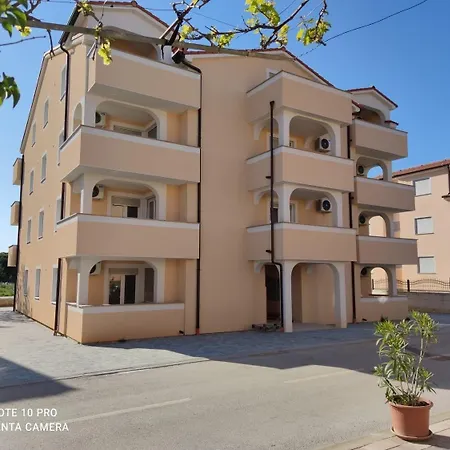 Neue In Mit Schonem Balkon Appartamento Medolino