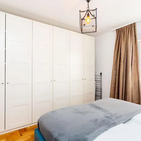 Appartamento Neue In Mit Schonem Balkon