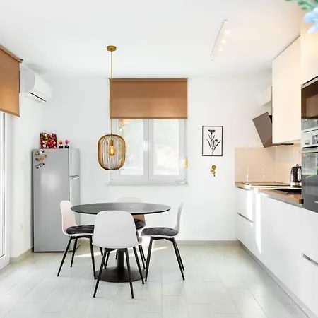 Neue In Mit Schonem Balkon Appartamento *